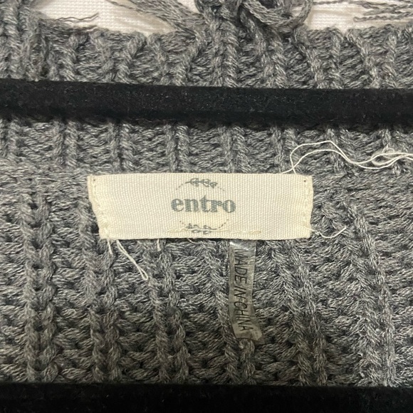 Entro EUC distressed raw hem deep V color block casual knit sweater size M - Picture 4 of 6
